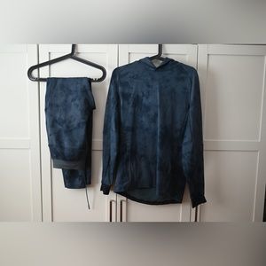 Lululemon men’s sweat suit (pants and hoodie sold as a set)